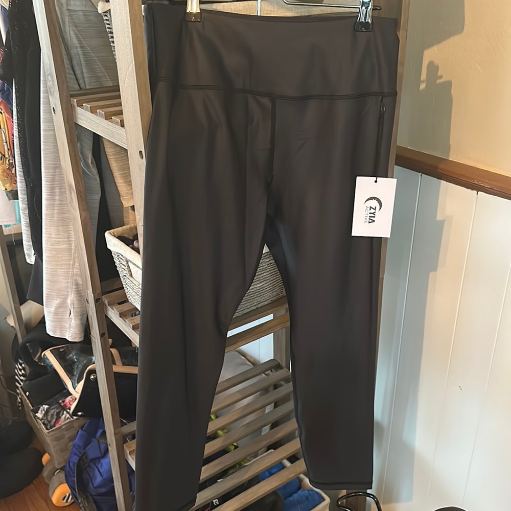 NWT ZYIA Black Metallic Legging